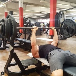 martin_fiedler_personaltraining_wien_bankdrücken_eng